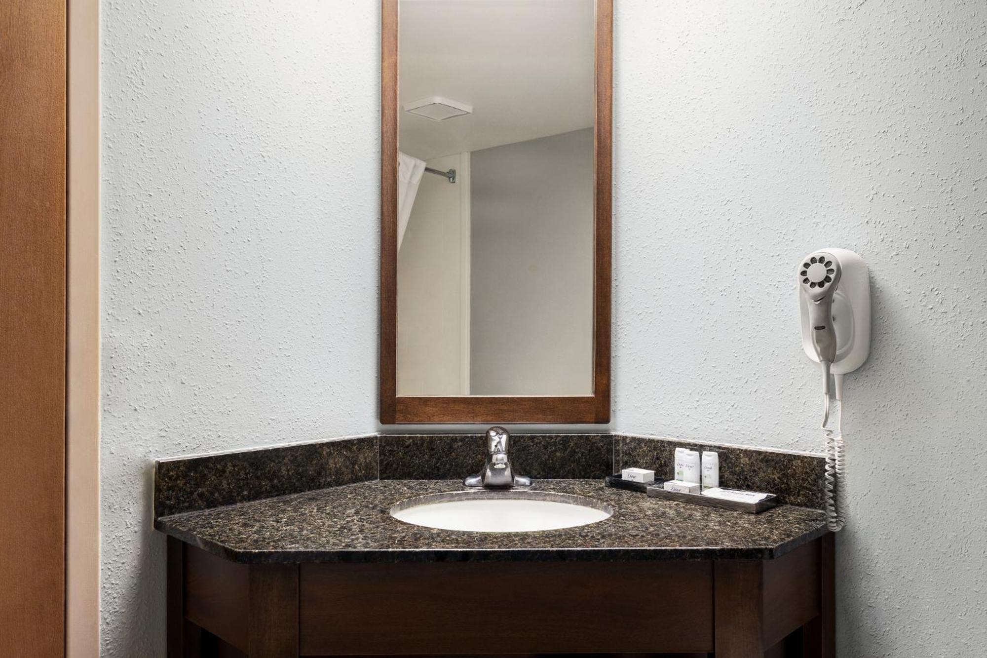 Americinn By Wyndham Madison West Esterno foto